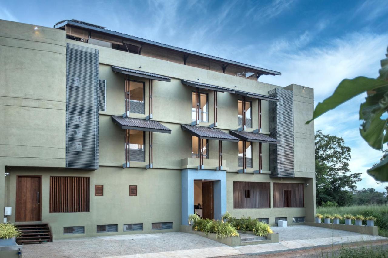 Hotel Earls Rajarata Anuradhapura Exterior foto